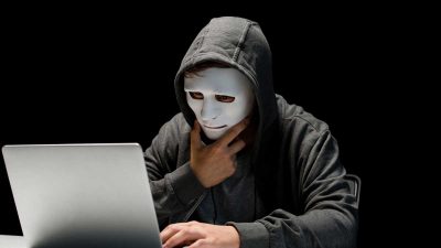 Person-on-computer-wearing-mask